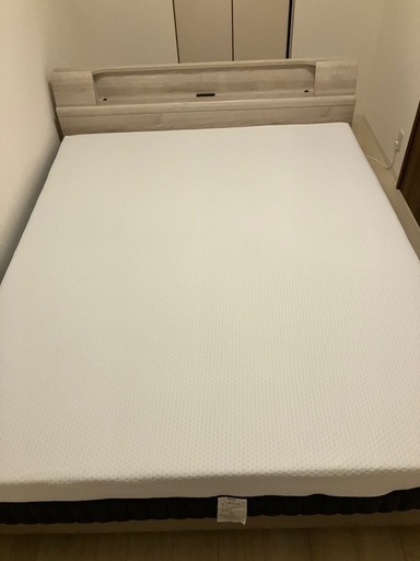 クイーンベットフレーム　ライトグレー