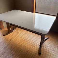 ダイニングテーブル　横150x縦90x高さ72cm作業台の画像