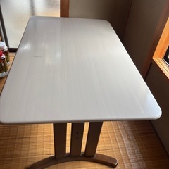 ダイニングテーブル　横150x縦90x高さ72cm作業台の画像