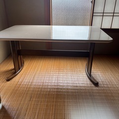 ダイニングテーブル　横150x縦90x高さ72cm作業台の画像