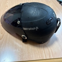 ヤールーヘルメットの画像