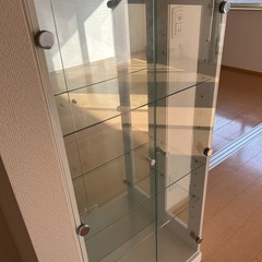 ガラス棚（ディスプレイ）の画像