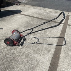 手動草刈り機の画像