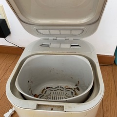 壊れたゴミ乾燥機の画像