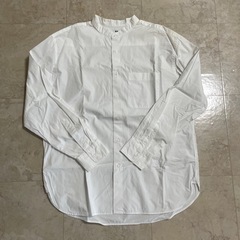 UNIQLO 長袖ノーカラーシャツの画像