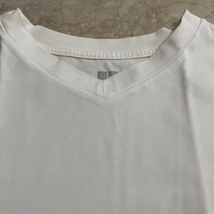 UNIQLO theory Tシャツの画像