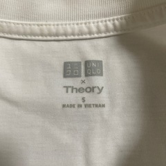 UNIQLO theory Tシャツの画像