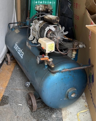 イワタ　エアーコンプレッサー　100V 不具合あり