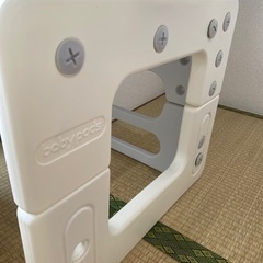 baby pods 子供用デスクと椅子セットの画像