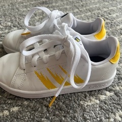 adidas ポケモンコラボスニーカー　18cmの画像