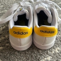 adidas ポケモンコラボスニーカー　18cmの画像