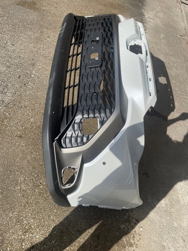 ZVG13カローラクロスフロントバンパー