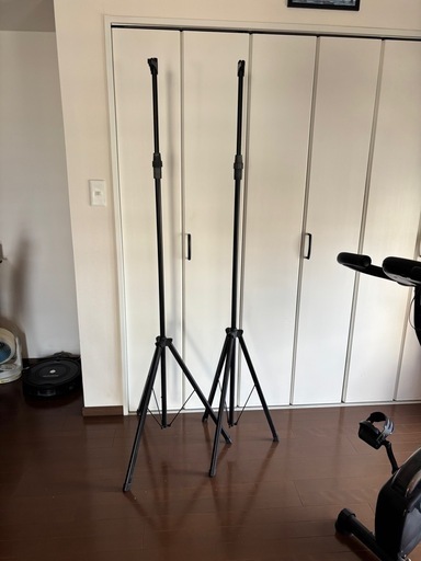 プロジェクタースクリーンとスタンド