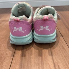 わんだふるプリキュア　スニーカーの画像
