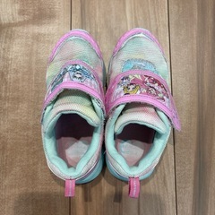 わんだふるプリキュア　スニーカーの画像