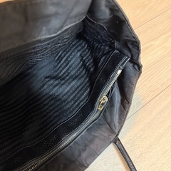 プラダ　バック　30×30センチ　使用感や色褪せありの画像