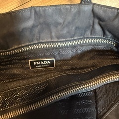 プラダ　バック　30×30センチ　使用感や色褪せありの画像
