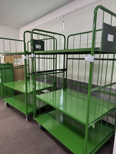 【中古品】カゴ車『2台』と棚板『4枚』のセットです。