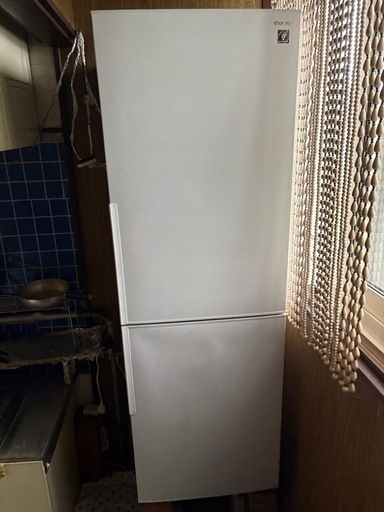 美品シャープ冷蔵庫　SJ-AK31G