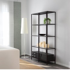 IKEA ガラス棚の画像