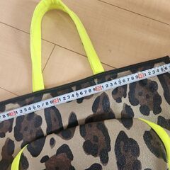 お洒落なレオパードのトートバッグの画像