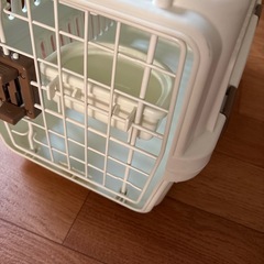 ペット用ハードキャリー白の画像