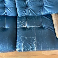 【引取り0円】本革カリモクソファ破れ有の画像