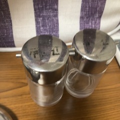 【中古】醤油の瓶x2 & ゆで卵の吹き出し防止の画像