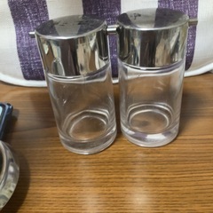 【中古】醤油の瓶x2 & ゆで卵の吹き出し防止の画像