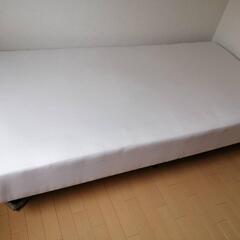 脚付きマットレスの画像