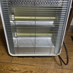 ガスヒーターと電気ヒーターの画像
