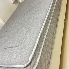 ニトリダブルベットとベットフレームの画像