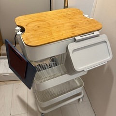 IKEAのキッチンワゴンの画像