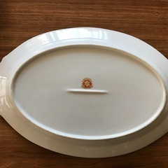 お花柄の食器皿の画像
