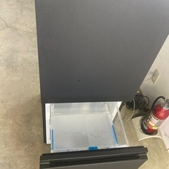 2ドア黒冷蔵庫　2024式の画像