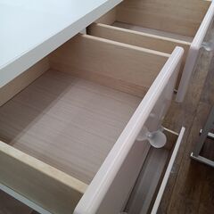 ★リユースのサカイ水戸店★  チェスト ﾎﾜｲﾄ×ﾋﾟﾝｸ H129×D44×W80 クリーニング済み MT5226の画像