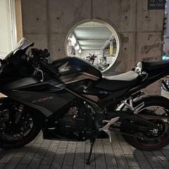 販売中：2023年ホンダ CBR400R（ブラック） - 新品同様、走行距離わずか500km！の画像