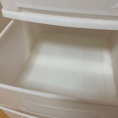 【200円】洋服タンス　透明3段の画像