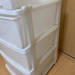 【200円】洋服タンス　透明3段の画像
