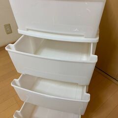 【200円】洋服タンス　透明3段の画像