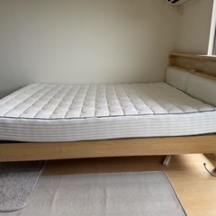 ダブルベッド　150✖︎200　マット付きの画像