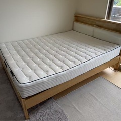 ダブルベッド　150✖︎200　マット付きの画像