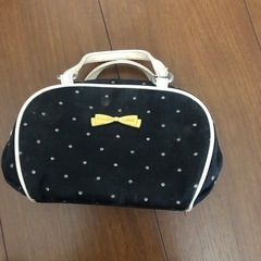 ゴーグルとポーチの画像