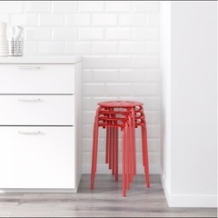 🔸IKEA🔸赤い椅子🔸丸椅子🔸スツール🔸一脚🔸の画像