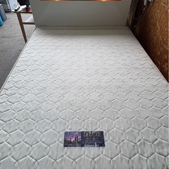 H1101 訳あり‼️　収納付きダブルベッド　　宮　照明付き　マットレスセット　喫煙による変色、生活臭あり　　の画像