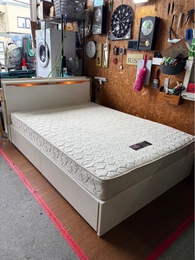 H1101 訳あり‼️　収納付きダブルベッド　　宮　照明付き　マットレスセット　喫煙による変色、生活臭あり