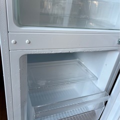 H1405   冷蔵庫　YAMADA 117L  2019年　訳あり　冷凍庫内傷あり　2ドア　引き出し１つ欠品の画像