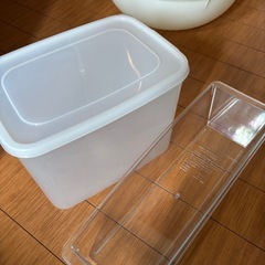 タッパーウェア他保存容器各種の画像