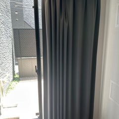 【美品1枚】灰色のカーテンとレースカーテンのセット（幅150cm、高さ200cm）の画像