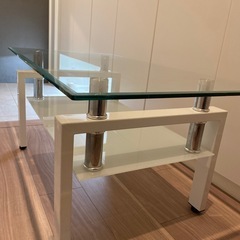 ガラスのテーブルの画像